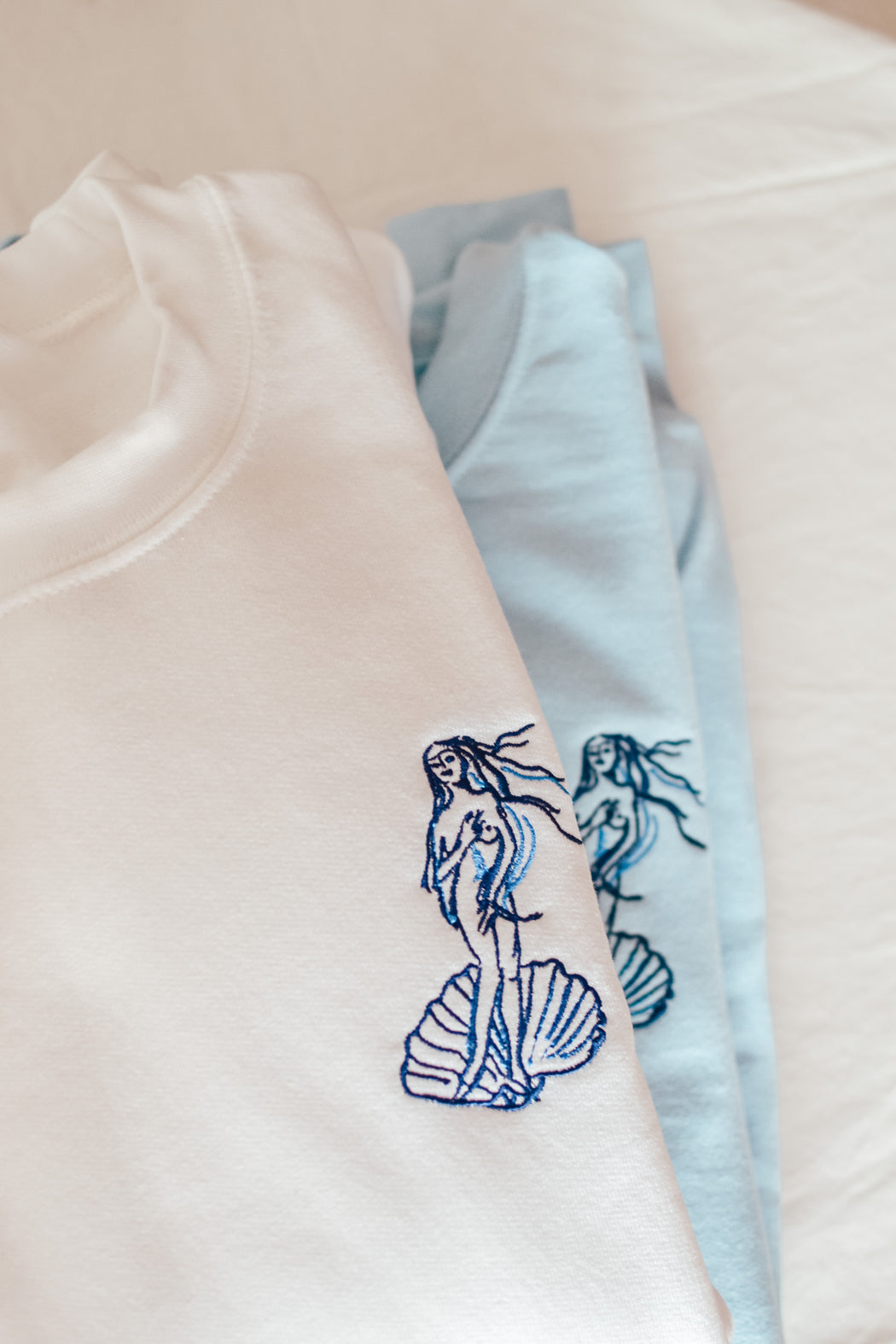 Venus Sweatshirt- white ♥️